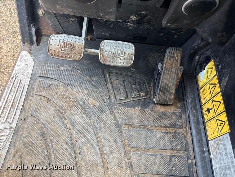 image for item FC2379 2014 JCB Loadall 550-80 telehandler