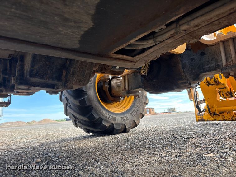 image for item FC2379 2014 JCB Loadall 550-80 telehandler