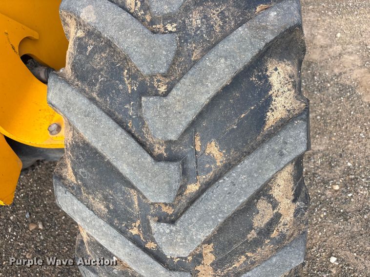 image for item FC2379 2014 JCB Loadall 550-80 telehandler