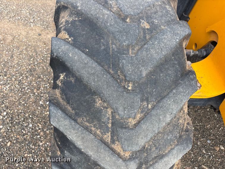 image for item FC2379 2014 JCB Loadall 550-80 telehandler