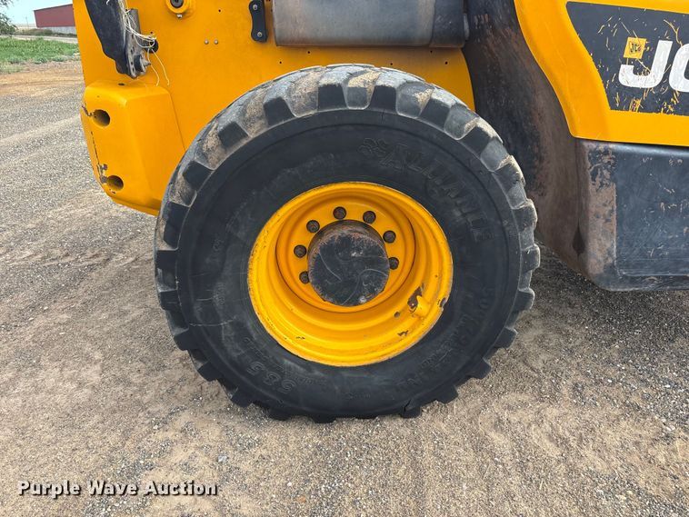 image for item FC2379 2014 JCB Loadall 550-80 telehandler