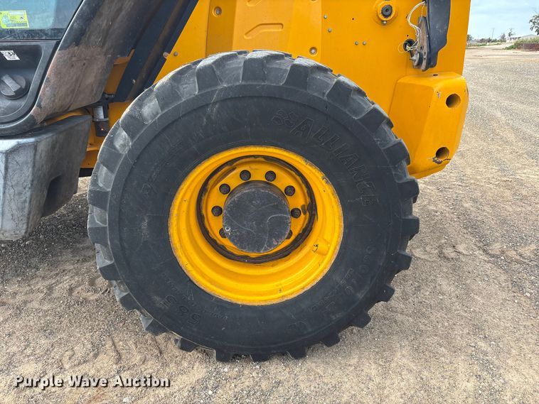 image for item FC2379 2014 JCB Loadall 550-80 telehandler