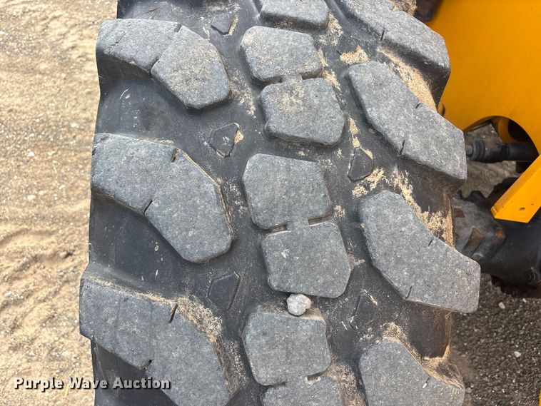 image for item FC2379 2014 JCB Loadall 550-80 telehandler