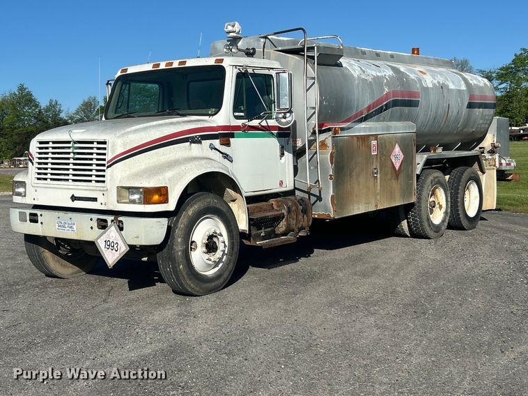image for item FC2522 2000 International F-4900 fuel truck
