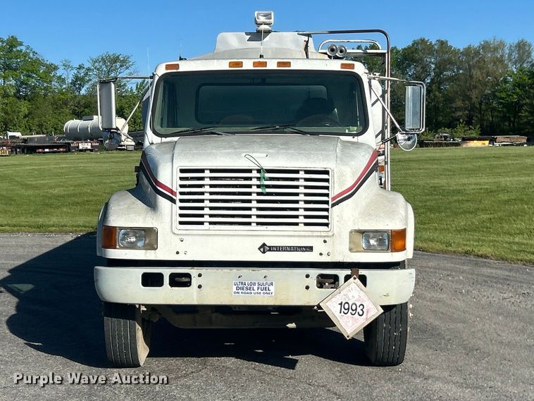 image for item FC2522 2000 International F-4900 fuel truck