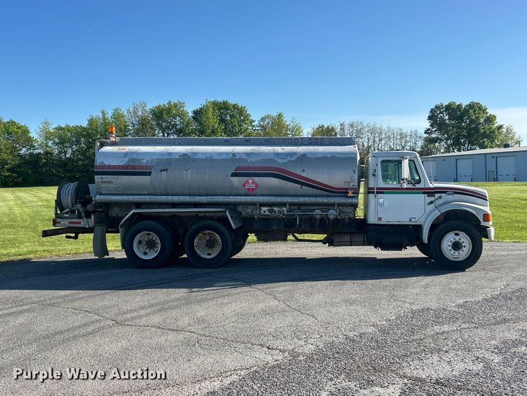 image for item FC2522 2000 International F-4900 fuel truck