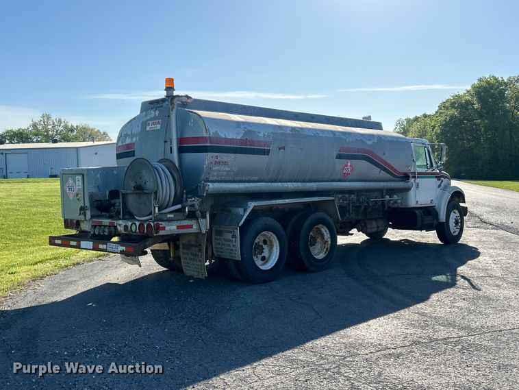 image for item FC2522 2000 International F-4900 fuel truck