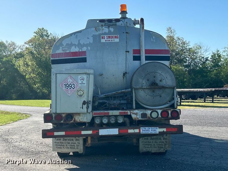 image for item FC2522 2000 International F-4900 fuel truck