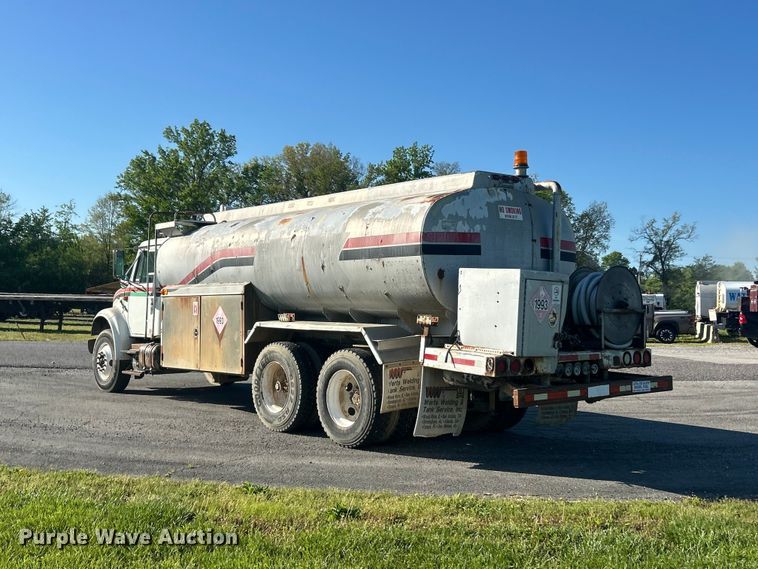 image for item FC2522 2000 International F-4900 fuel truck