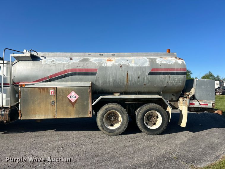 image for item FC2522 2000 International F-4900 fuel truck