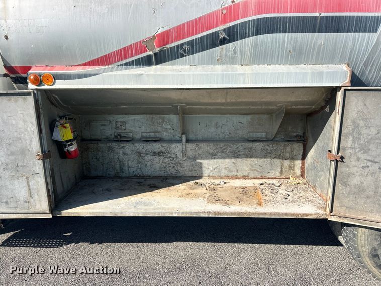 image for item FC2522 2000 International F-4900 fuel truck