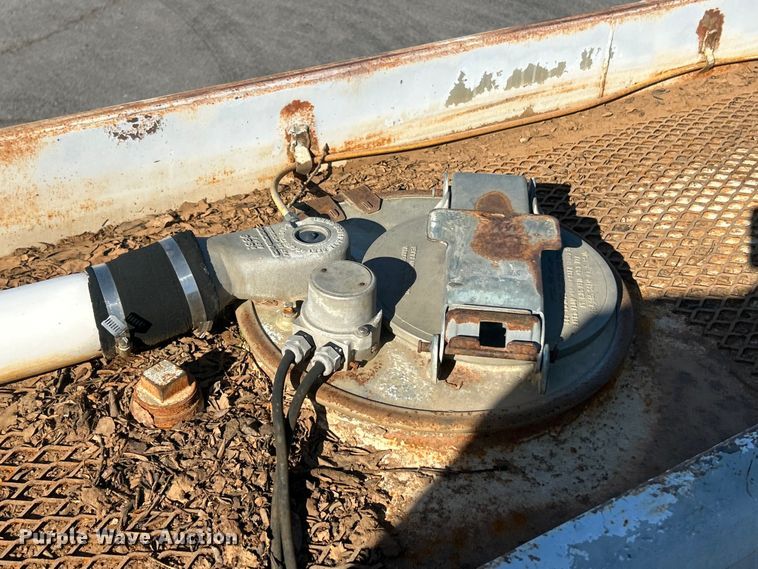 image for item FC2522 2000 International F-4900 fuel truck