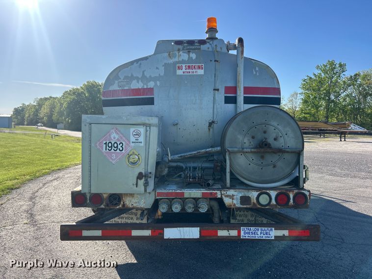 image for item FC2522 2000 International F-4900 fuel truck