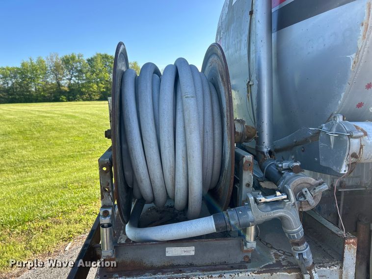 image for item FC2522 2000 International F-4900 fuel truck
