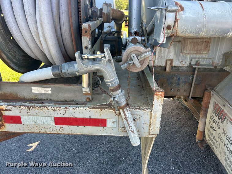 image for item FC2522 2000 International F-4900 fuel truck