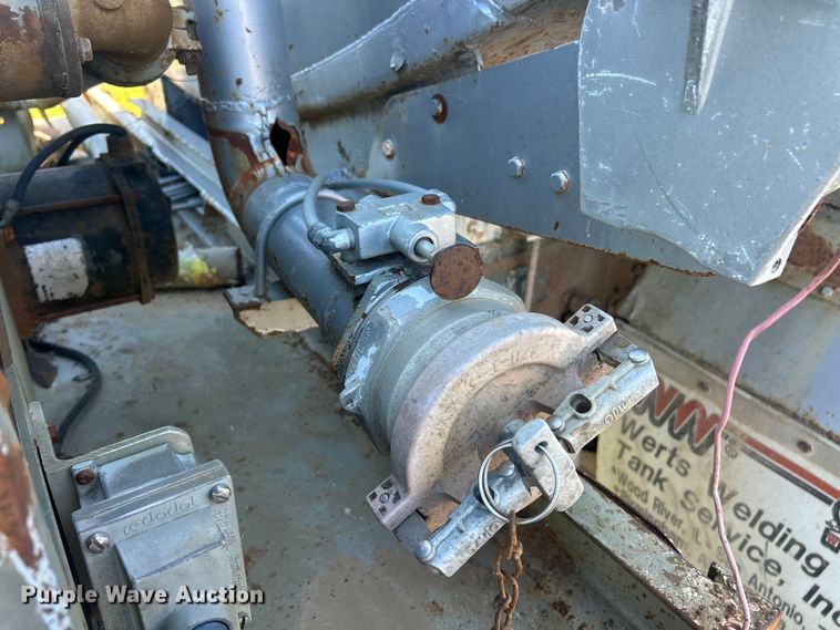 image for item FC2522 2000 International F-4900 fuel truck
