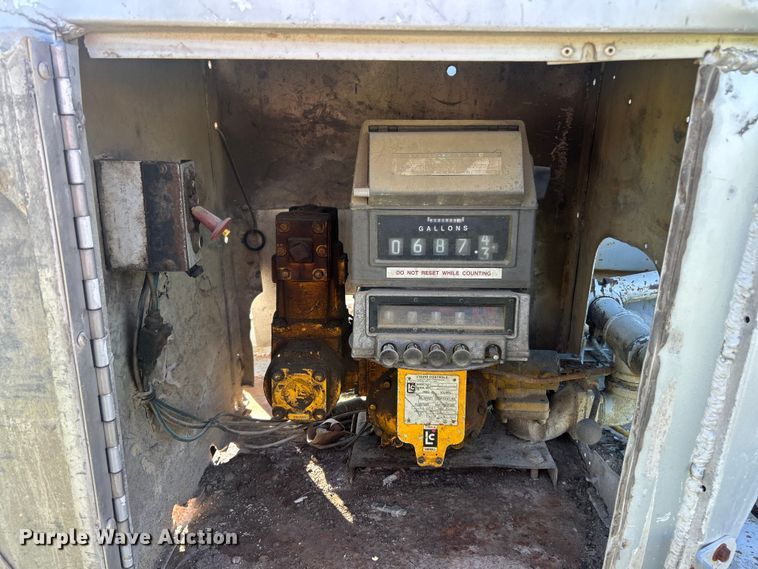 image for item FC2522 2000 International F-4900 fuel truck