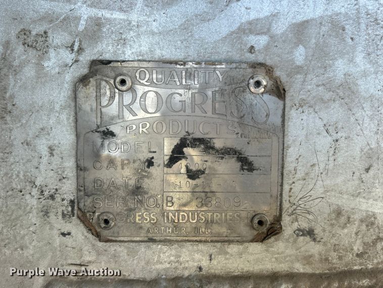 image for item FC2522 2000 International F-4900 fuel truck