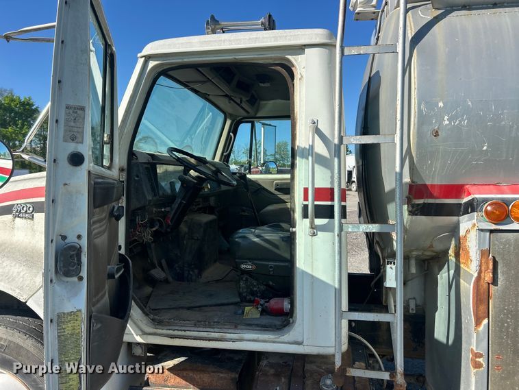 image for item FC2522 2000 International F-4900 fuel truck
