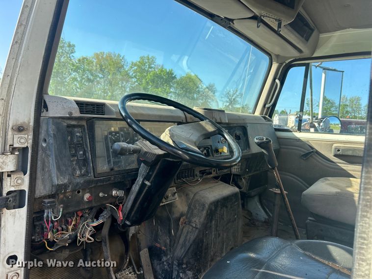 image for item FC2522 2000 International F-4900 fuel truck