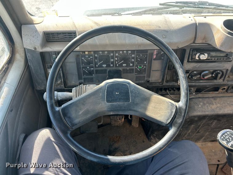 image for item FC2522 2000 International F-4900 fuel truck