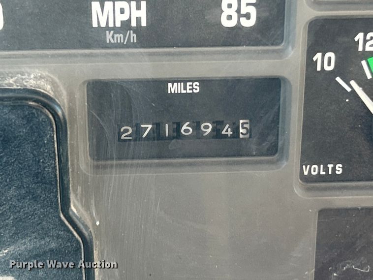 image for item FC2522 2000 International F-4900 fuel truck