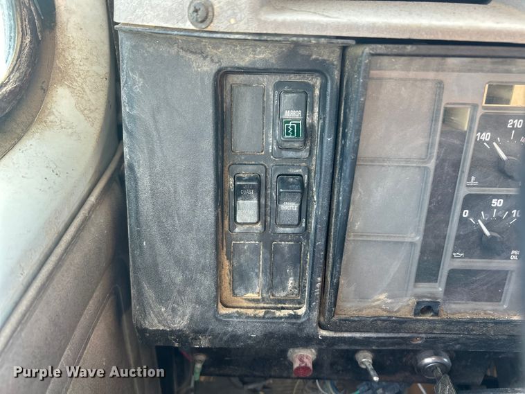 image for item FC2522 2000 International F-4900 fuel truck