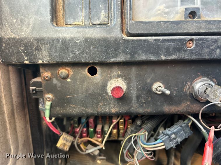 image for item FC2522 2000 International F-4900 fuel truck