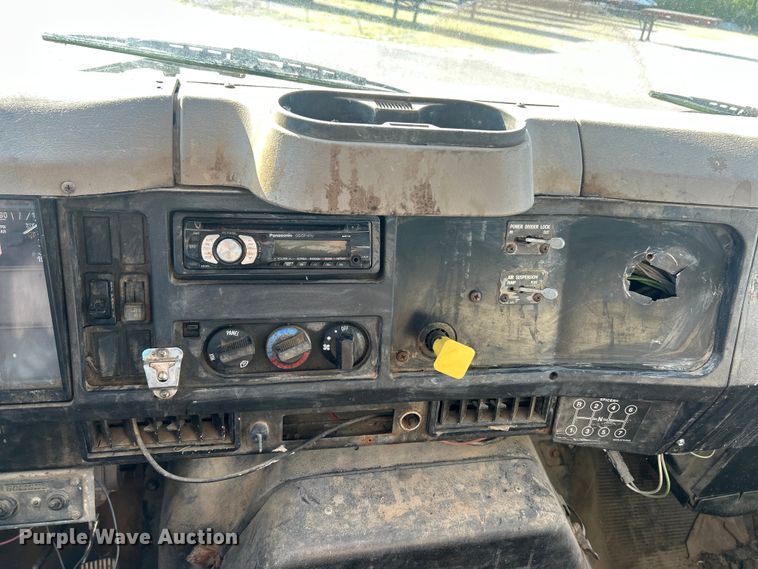image for item FC2522 2000 International F-4900 fuel truck