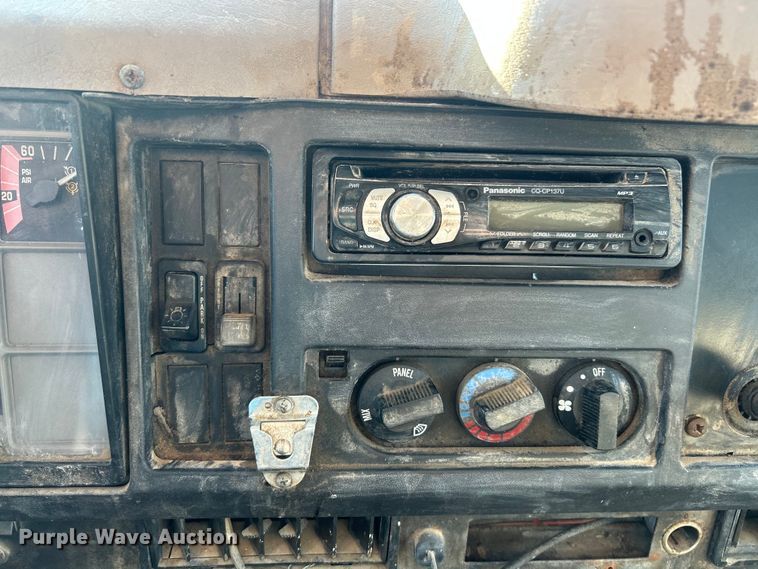 image for item FC2522 2000 International F-4900 fuel truck