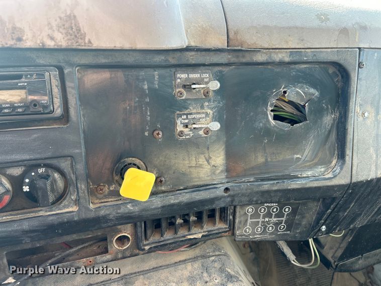 image for item FC2522 2000 International F-4900 fuel truck
