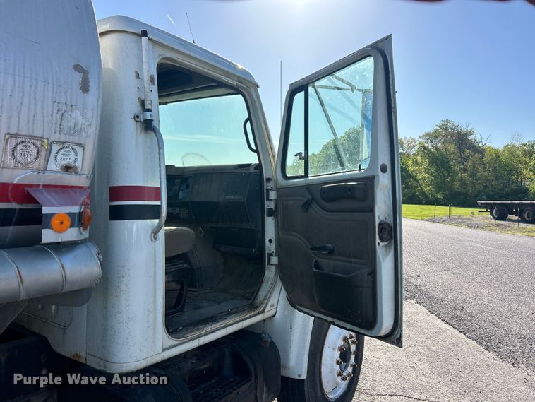 image for item FC2522 2000 International F-4900 fuel truck
