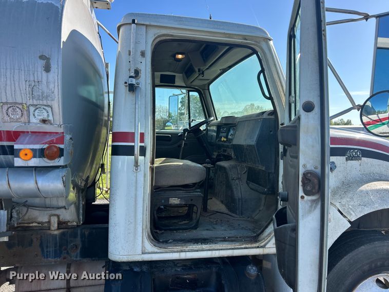 image for item FC2522 2000 International F-4900 fuel truck