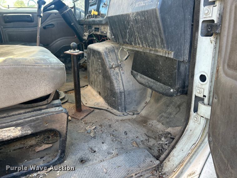 image for item FC2522 2000 International F-4900 fuel truck