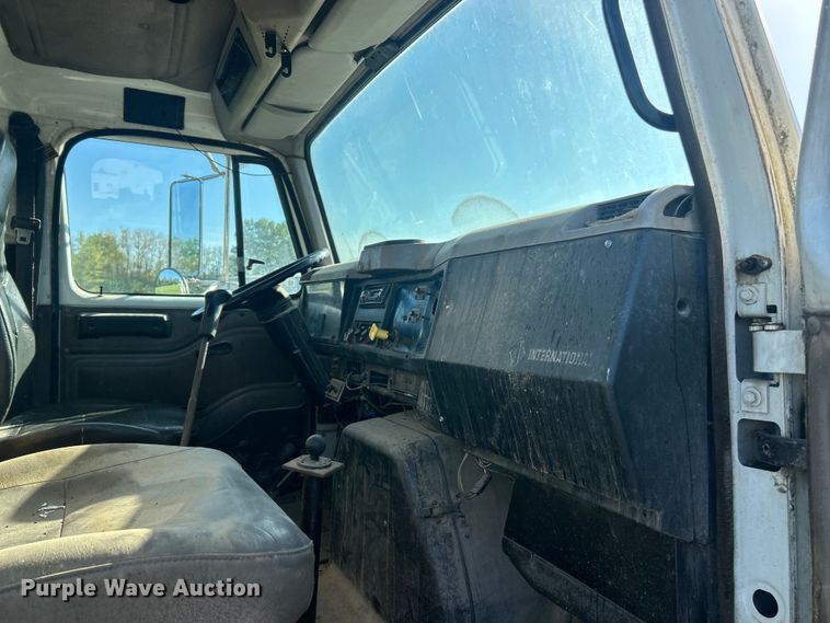 image for item FC2522 2000 International F-4900 fuel truck