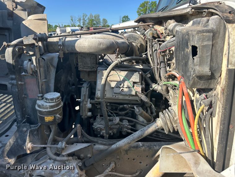 image for item FC2522 2000 International F-4900 fuel truck