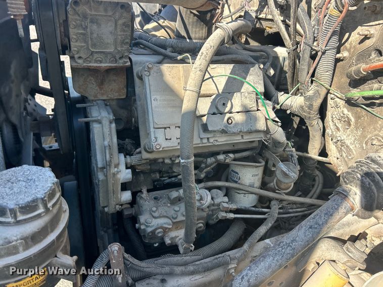 image for item FC2522 2000 International F-4900 fuel truck