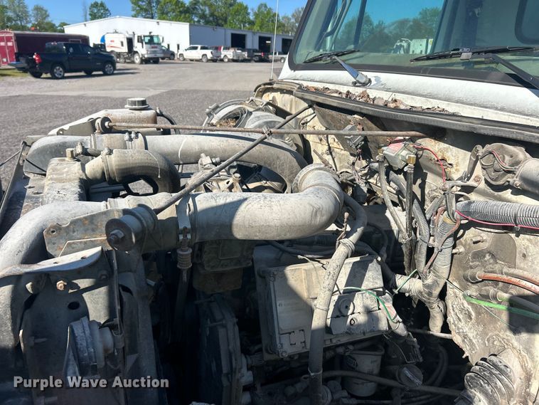 image for item FC2522 2000 International F-4900 fuel truck