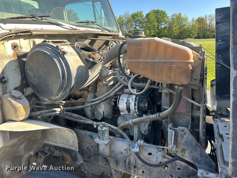 image for item FC2522 2000 International F-4900 fuel truck