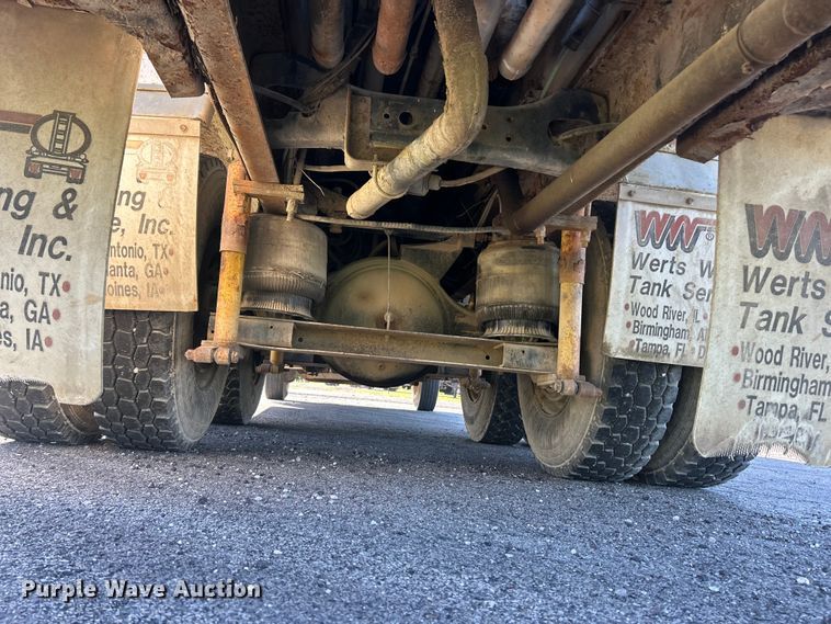 image for item FC2522 2000 International F-4900 fuel truck
