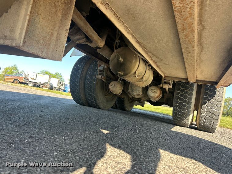 image for item FC2522 2000 International F-4900 fuel truck