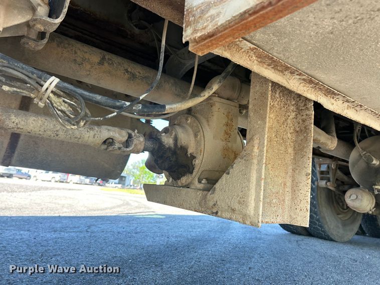 image for item FC2522 2000 International F-4900 fuel truck