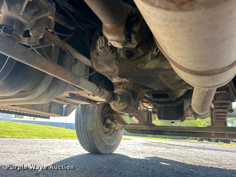 image for item FC2522 2000 International F-4900 fuel truck