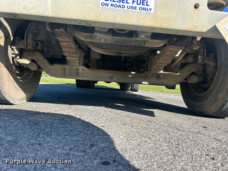 image for item FC2522 2000 International F-4900 fuel truck