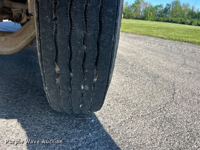 image for item FC2522 2000 International F-4900 fuel truck