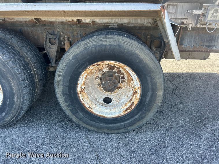 image for item FC2522 2000 International F-4900 fuel truck