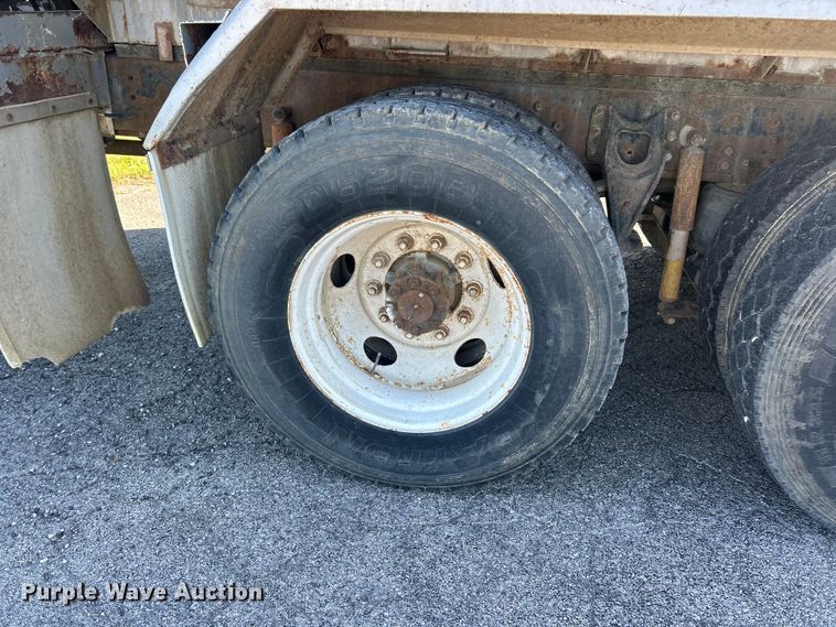 image for item FC2522 2000 International F-4900 fuel truck