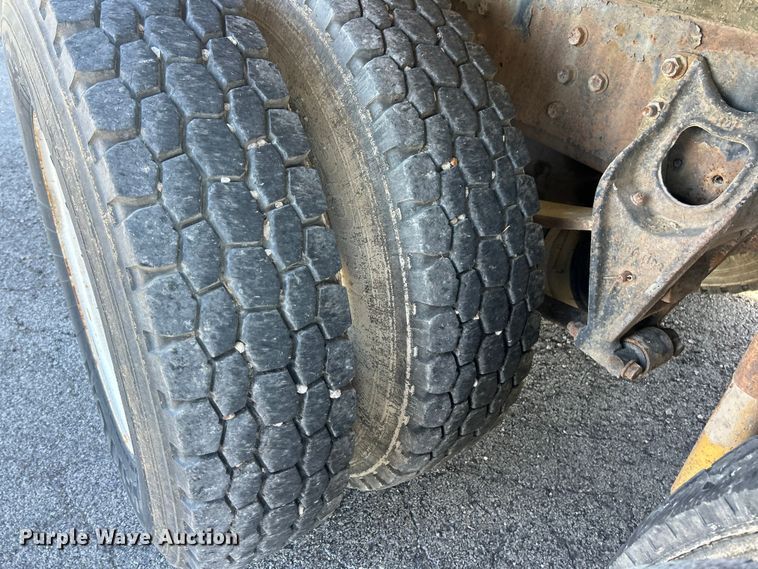 image for item FC2522 2000 International F-4900 fuel truck