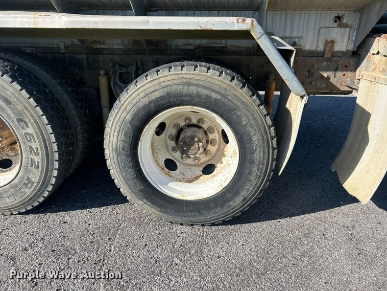 image for item FC2522 2000 International F-4900 fuel truck