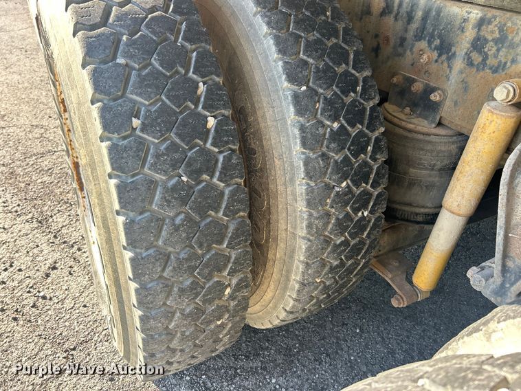 image for item FC2522 2000 International F-4900 fuel truck